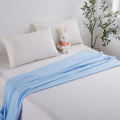 SUMMERFLOW – Lightweight Blanket for Refreshing Seasonal Relaxation