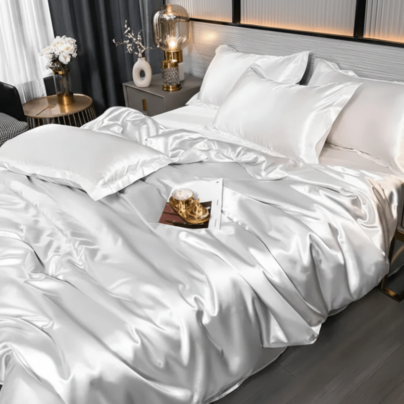 SilkBliss - Luxurious Soft Bedding Set with Duvet Cover, Pillowcases & Fitted Sheet 5